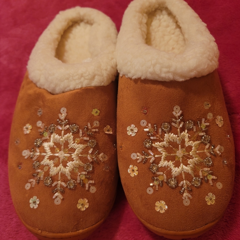 Snowflake Slippers Size Large (9-10) - Picture 3 of 6